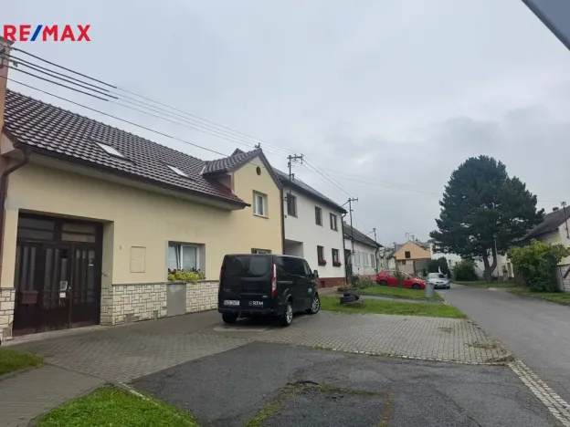 Prodej rodinného domu, Roštění, 450 m2