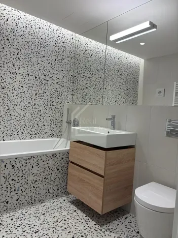 Pronájem bytu 2+kk, Praha - Radlice, U Komína, 45 m2