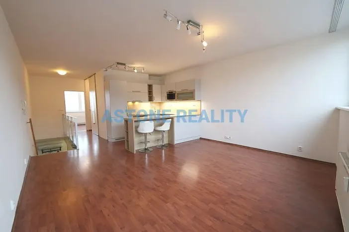 Pronájem bytu 2+kk, Praha - Vysočany, Skloněná, 60 m2