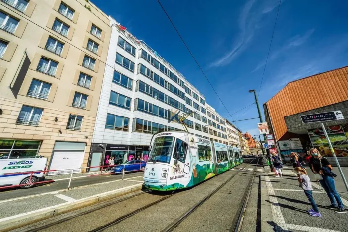 Pronájem kanceláře, Praha - Karlín, Sokolovská, 337 m2