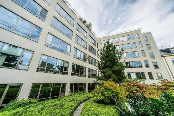 Pronájem kanceláře, Praha - Karlín, Sokolovská, 337 m2