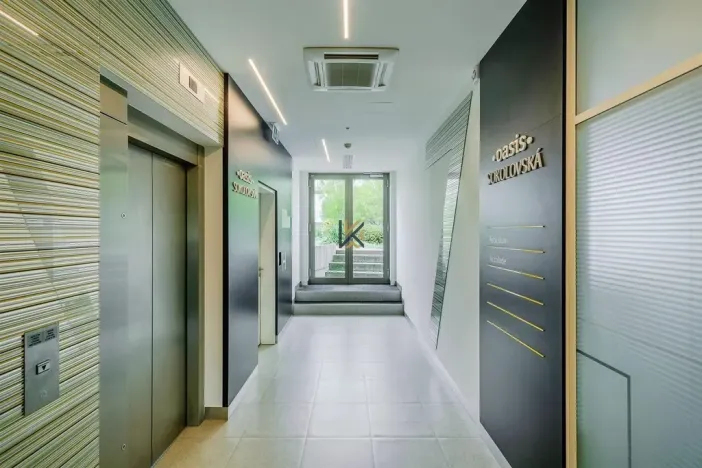 Pronájem kanceláře, Praha - Karlín, Sokolovská, 337 m2