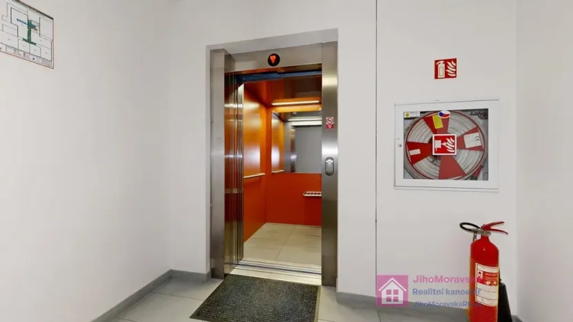 Pronájem bytu 2+kk, Praha - Smíchov, Radlická, 78 m2