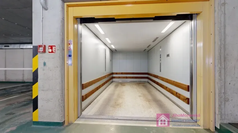 Pronájem bytu 2+kk, Praha - Smíchov, Radlická, 78 m2