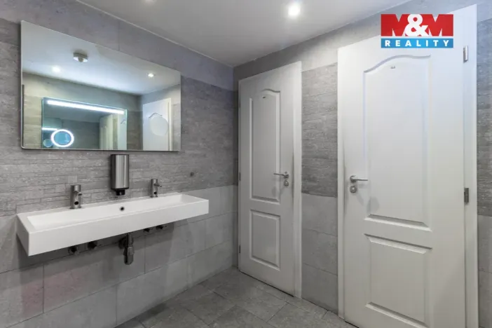 Pronájem restaurace, Praha - Staré Město, Smetanovo nábřeží, 295 m2