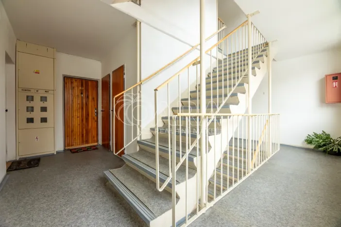 Prodej bytu 1+kk, Praha - Prosek, Lovosická, 34 m2