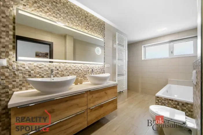 Prodej rodinného domu, Loket, Nad Hájovnou, 196 m2