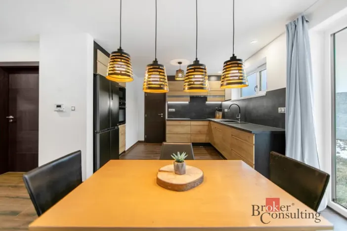 Prodej rodinného domu, Loket, Nad Hájovnou, 196 m2