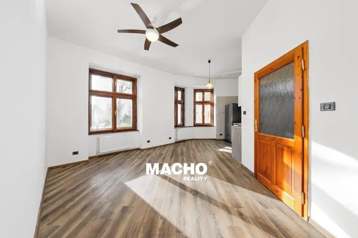 Pronájem bytu 3+kk, Praha - Vršovice, Černomořská, 70 m2