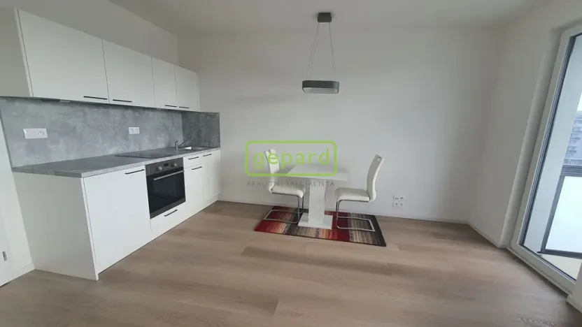 Pronájem bytu 1+kk, Praha, Kolbenova, 35 m2