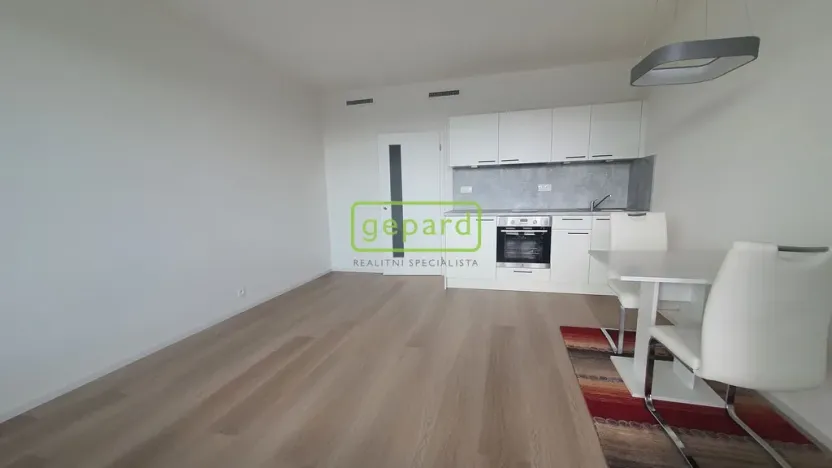 Pronájem bytu 1+kk, Praha, Kolbenova, 35 m2