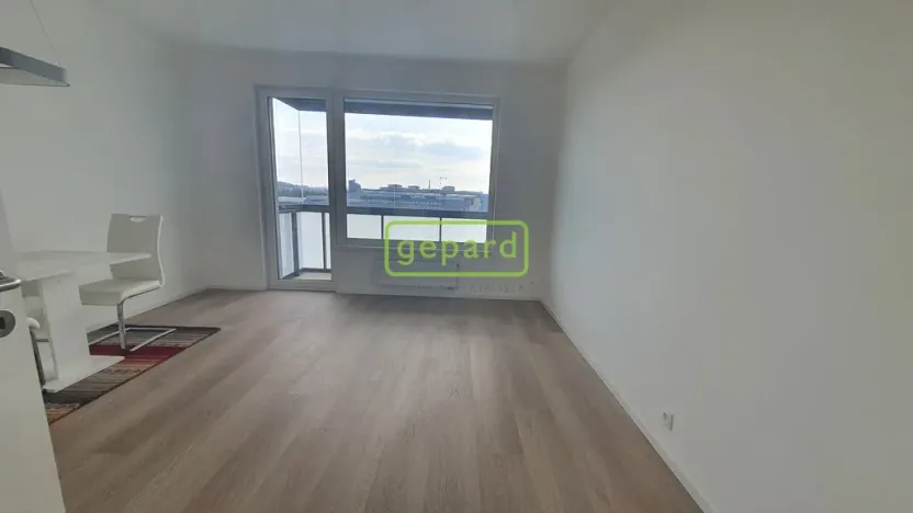 Pronájem bytu 1+kk, Praha, Kolbenova, 35 m2