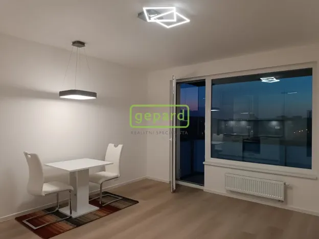 Pronájem bytu 1+kk, Praha, Kolbenova, 35 m2