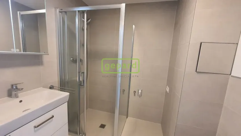 Pronájem bytu 1+kk, Praha, Kolbenova, 35 m2