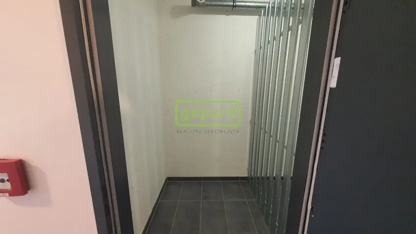 Pronájem bytu 1+kk, Praha, Kolbenova, 35 m2