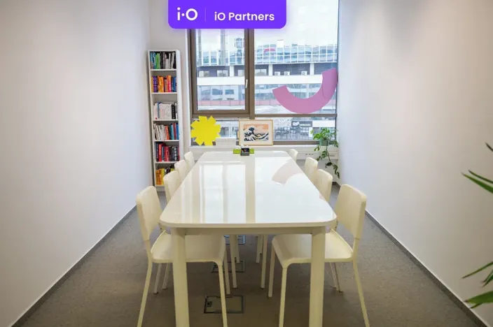 Pronájem kanceláře, Praha - Karlín, Sokolovská, 311 m2