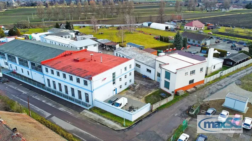 Pronájem kanceláře, Moravany, 111 m2