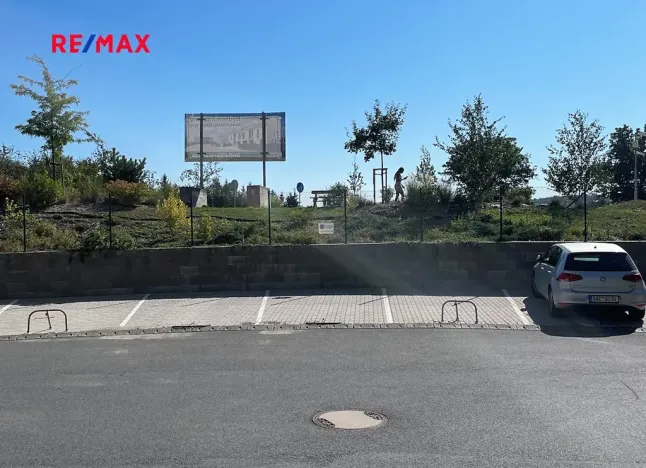 Pronájem garážového stání, Jinočany, Emy Destinové, 15 m2