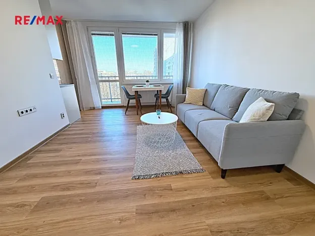 Pronájem bytu 1+kk, Pardubice, Družby, 30 m2