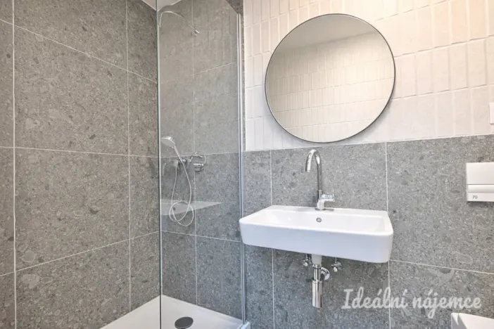 Pronájem bytu 1+kk, Brno, Bratislavská, 29 m2