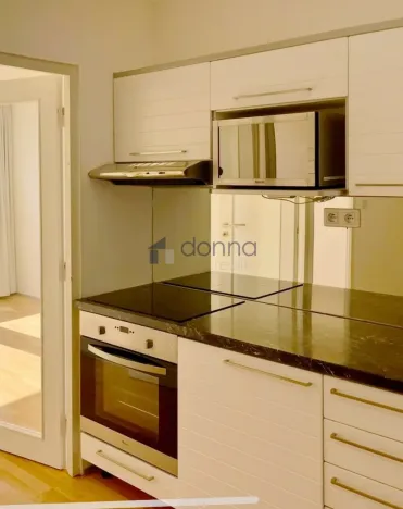 Pronájem bytu 2+1, Praha, Molákova, 42 m2