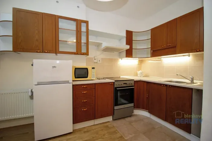 Pronájem bytu 2+kk, Praha - Břevnov, Dusíkova, 34 m2