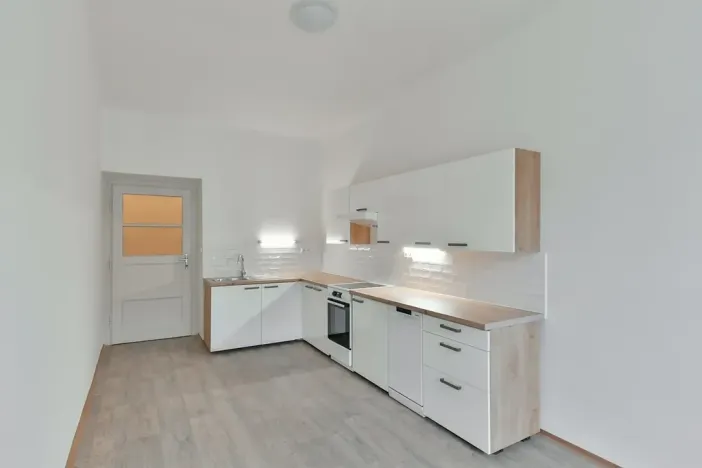 Pronájem bytu 3+1, Praha - Smíchov, Štefánikova, 120 m2