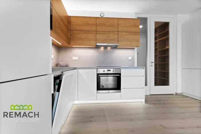 Pronájem bytu 2+kk, Hradec Králové, Pálenecká, 60 m2