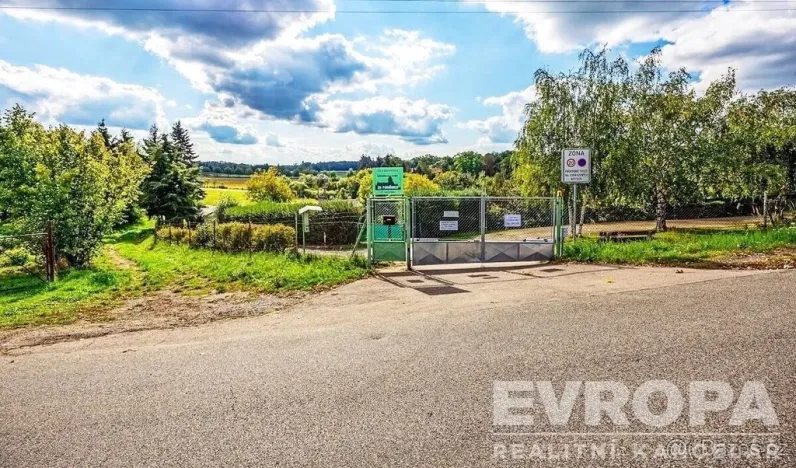 Prodej zahrady, Benešov, 300 m2