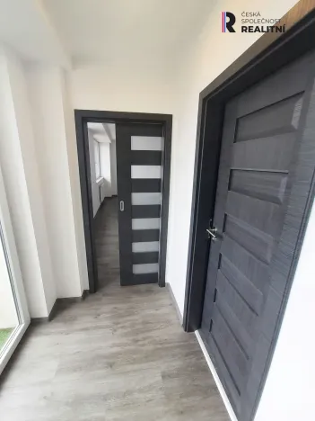 Pronájem bytu 1+kk, Karlovy Vary - Bohatice, Dubová, 38 m2