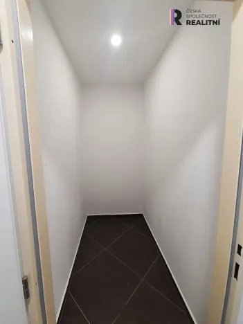 Pronájem bytu 1+kk, Karlovy Vary - Bohatice, Dubová, 38 m2