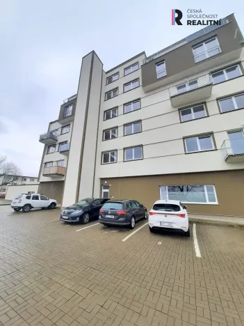 Pronájem bytu 1+kk, Karlovy Vary - Bohatice, Dubová, 38 m2