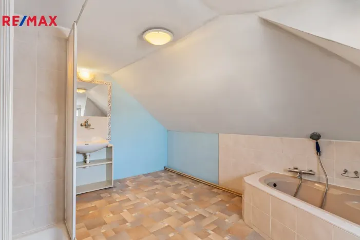 Prodej rodinného domu, Chuchelna - Komárov, 428 m2