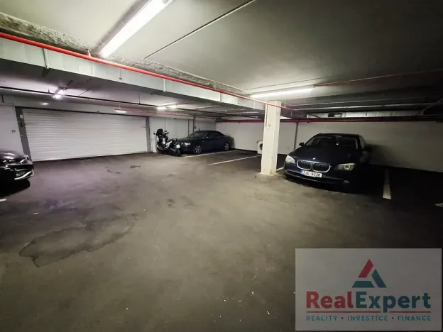 Prodej garážového stání, Praha - Strašnice, Vinohradská, 11 m2