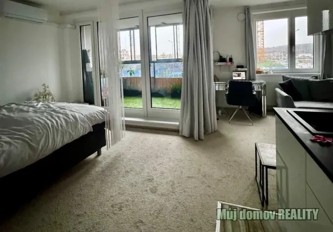 Pronájem bytu 1+kk, Praha - Hloubětín, Poděbradská, 46 m2