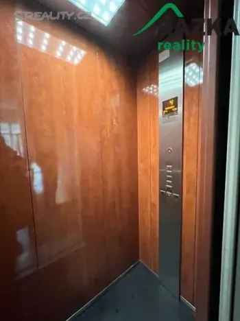 Prodej bytu 3+1, Karlovy Vary - Drahovice, Krále Jiřího, 130 m2