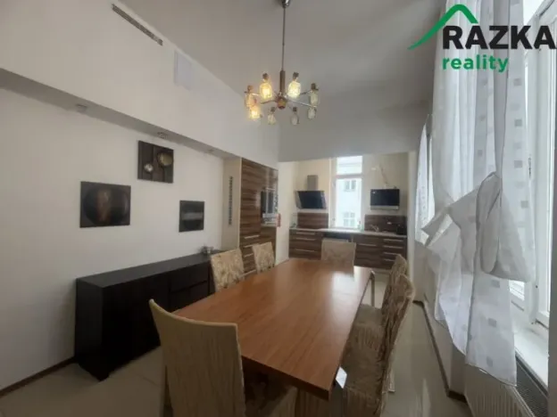 Prodej bytu 3+1, Karlovy Vary - Drahovice, Krále Jiřího, 130 m2