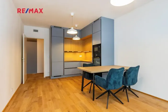 Pronájem bytu 2+kk, Praha - Radlice, U Komína, 53 m2