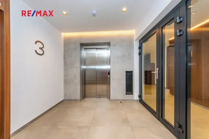 Pronájem bytu 2+kk, Praha - Radlice, U Komína, 53 m2