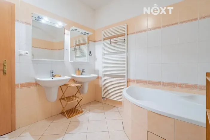 Prodej bytu 2+kk, České Budějovice, Dr. Stejskala, 77 m2