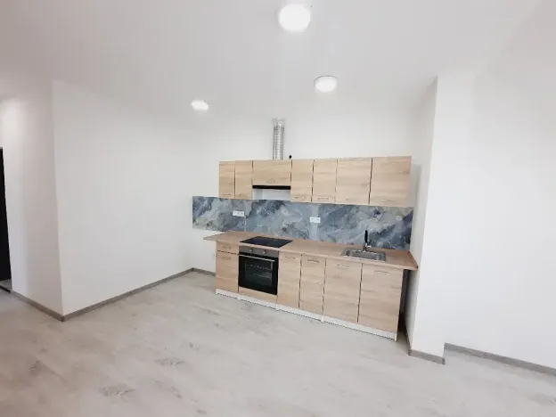 Pronájem bytu 2+kk, Lovosice, 8.května, 70 m2