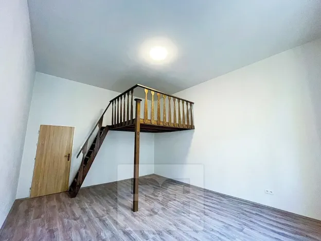 Pronájem bytu 1+1, Karlovy Vary, Koptova, 55 m2