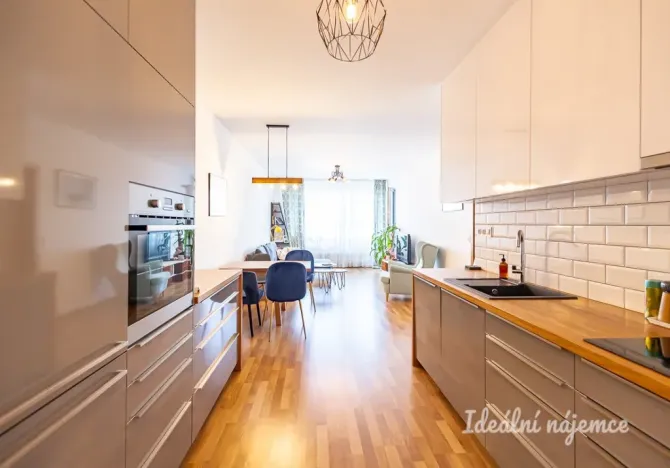 Pronájem bytu 2+kk, Praha - Strašnice, Zvěřinova, 68 m2