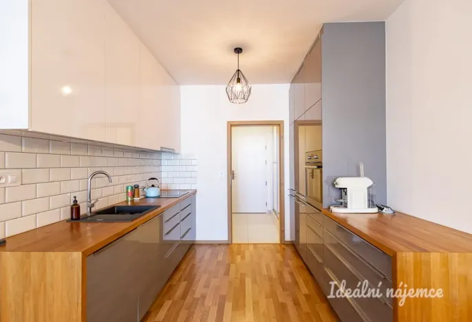 Pronájem bytu 2+kk, Praha - Strašnice, Zvěřinova, 68 m2