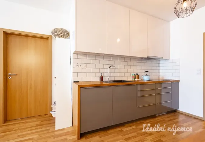 Pronájem bytu 2+kk, Praha - Strašnice, Zvěřinova, 68 m2