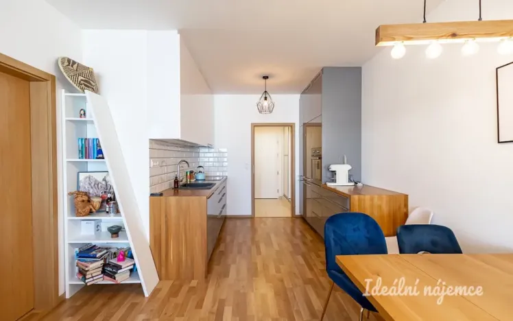 Pronájem bytu 2+kk, Praha - Strašnice, Zvěřinova, 68 m2