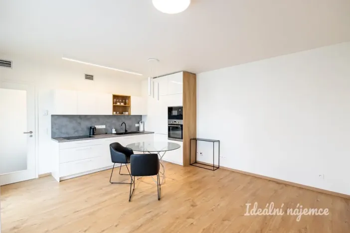 Pronájem bytu 1+kk, Praha - Michle, U plynárny, 37 m2