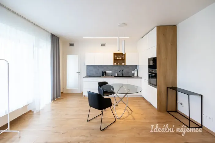 Pronájem bytu 1+kk, Praha - Michle, U plynárny, 37 m2