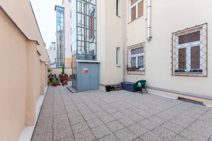 Pronájem bytu 1+1, Praha - Holešovice, Osadní, 37 m2