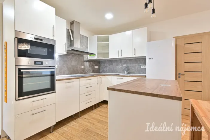 Pronájem bytu 3+kk, Vojkovice, Hlavní, 82 m2